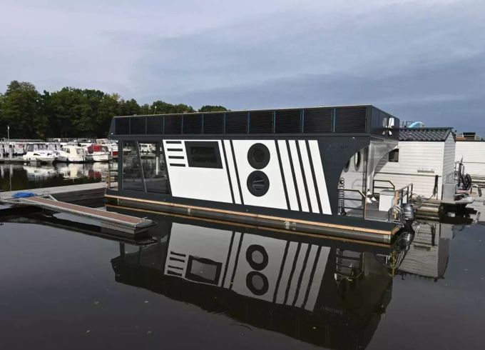Custom Built 39 Undine mit Sauna