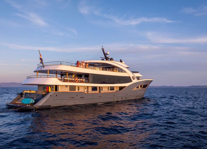 Custom Built 157 Bella