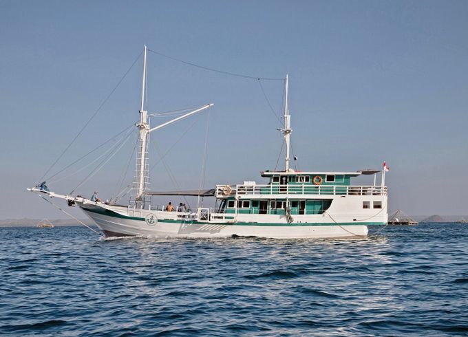 Custom Built Phinisi Royal Fortuna