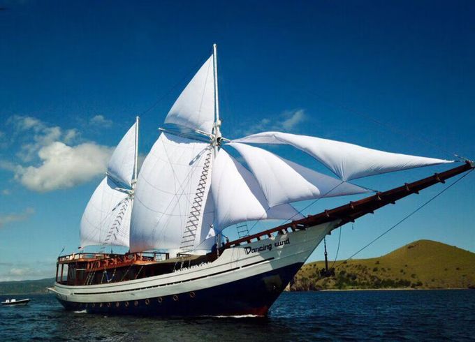 Custom Built Phinisi Dancing Wind