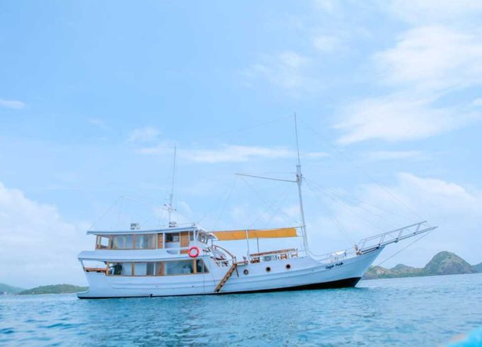 Custom Built Phinisi Gajah Putih