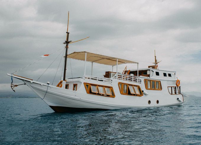 Custom Built Phinisi White Pearl 02