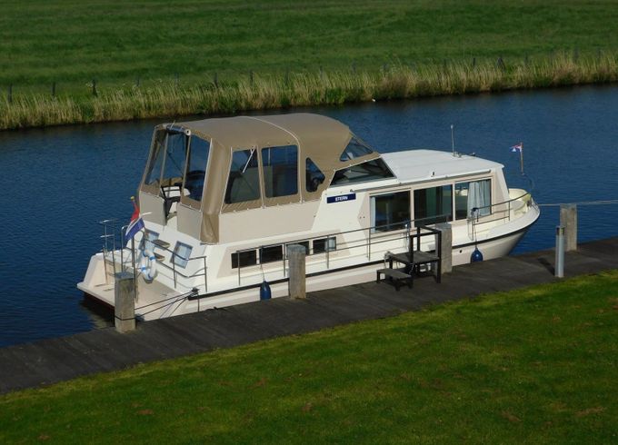 Delos 1050 Stern