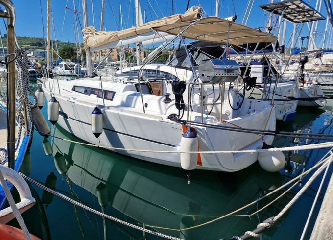 Dufour 350 Joy As
