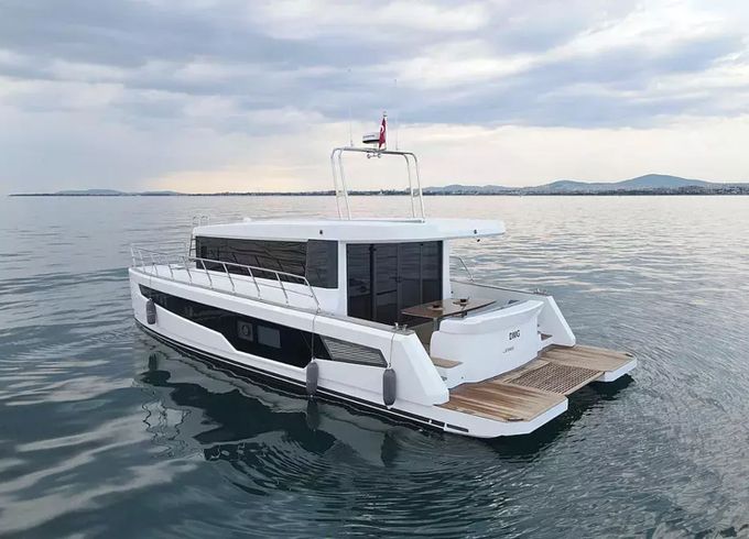 DG Yachts 43 DMG