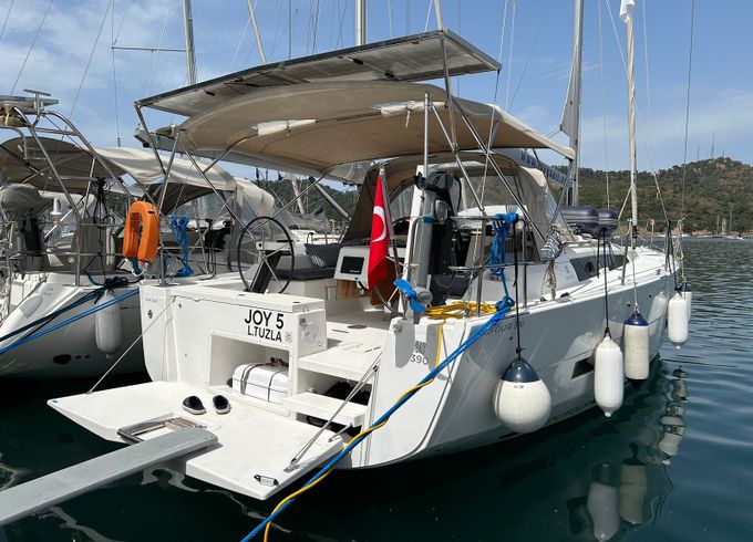 Dufour 390 Joy 5