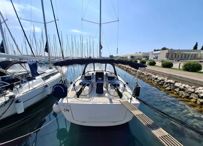 Dufour 360 Lily