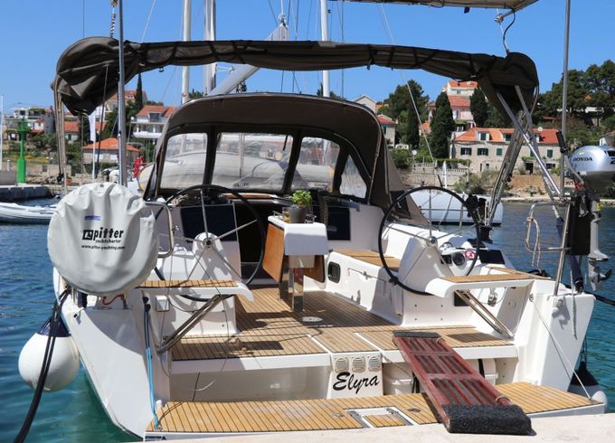 Dufour 382 Elyra