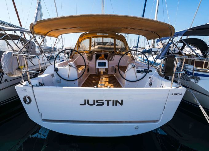 Dufour 382 JustIn