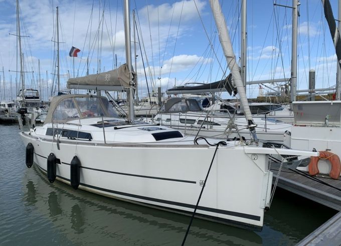 Dufour 360 Shark