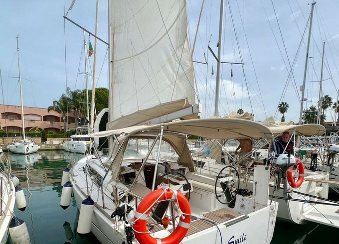 Dufour 360 Smile Planet