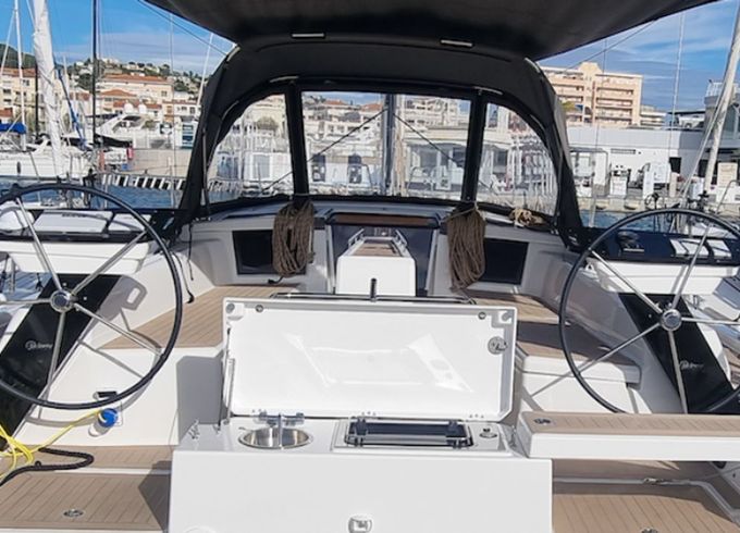 Dufour 37 Skyline