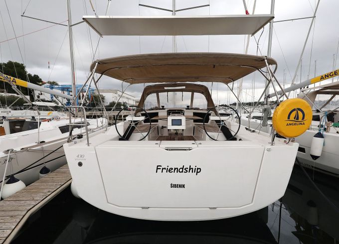 Dufour 430 Friendship