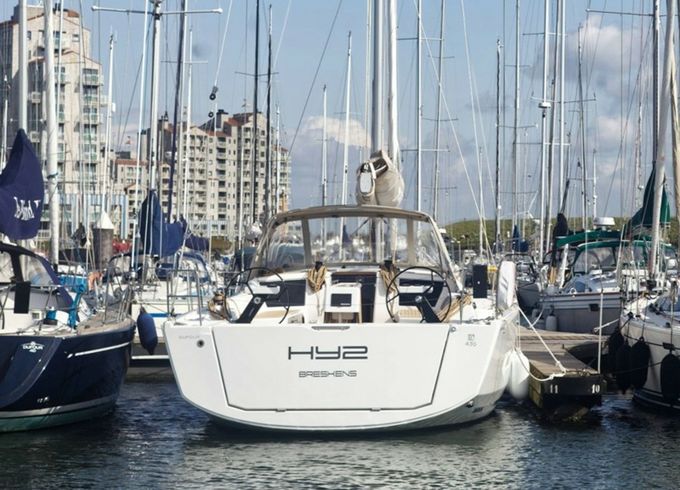 Dufour 430 HY 2