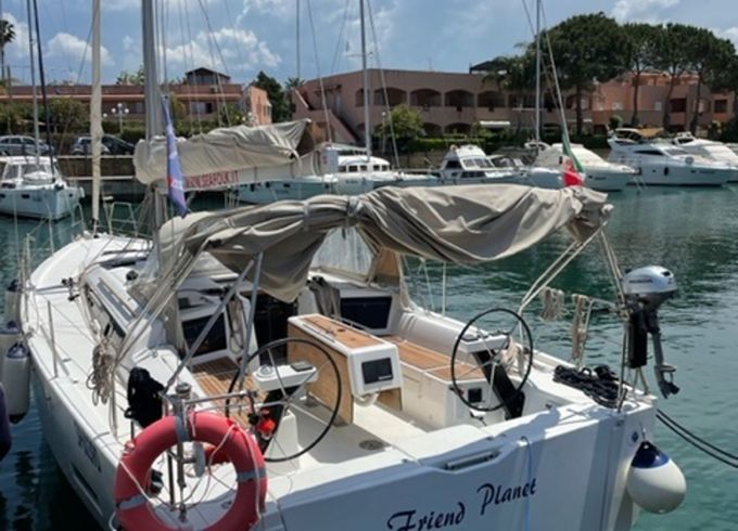 Dufour 390 Friend Planet