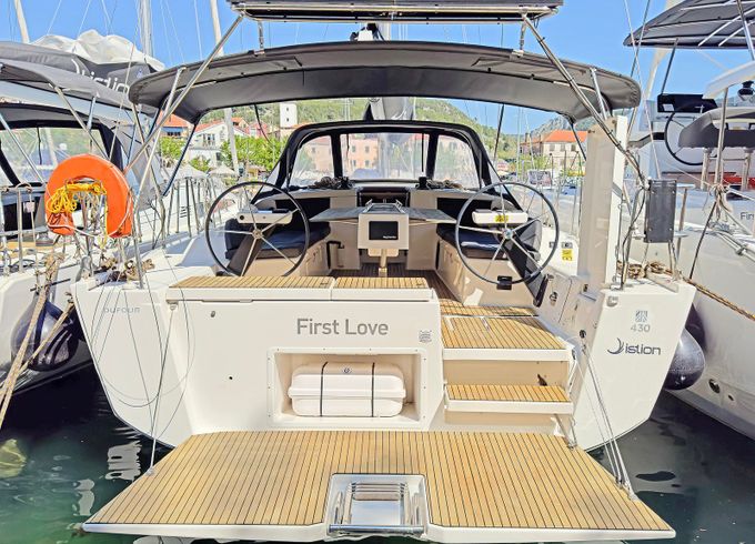 Dufour 430 First Love
