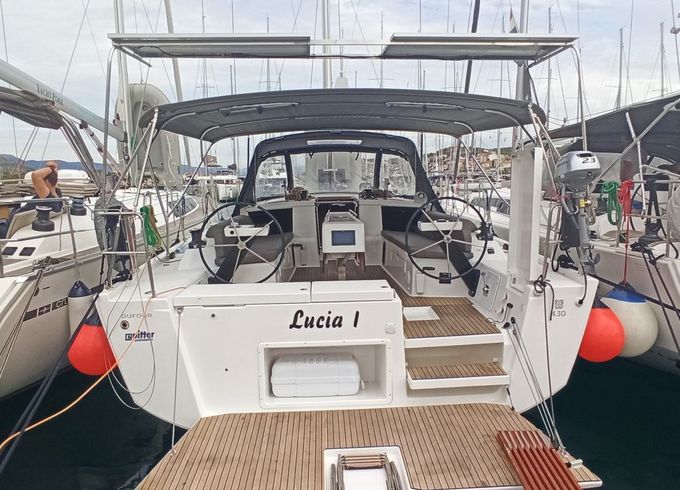 Dufour 430 Lucia 1