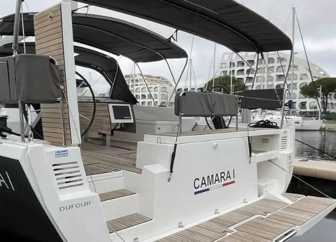 Dufour 470 Camara 1