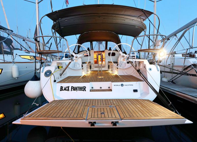 Elan 40 Black Panther