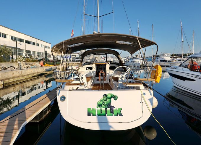 Elan 40 Hulk