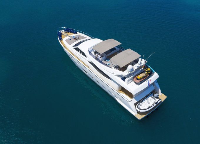Ferretti 760 Luna Rossa
