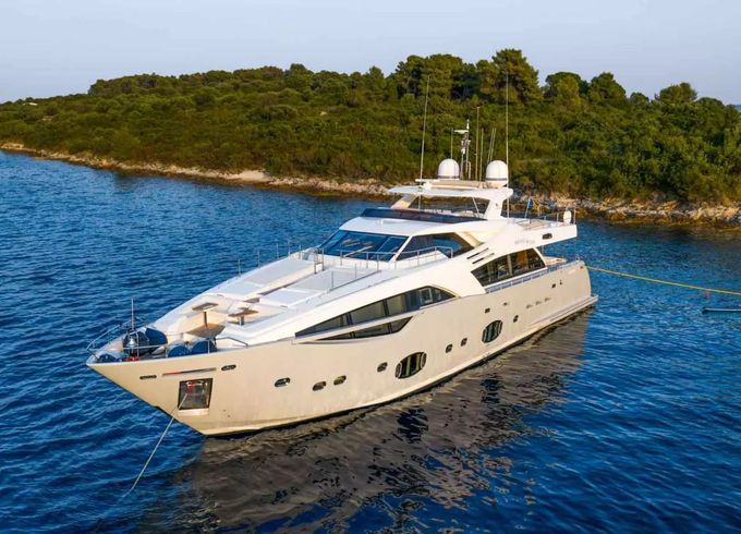 Ferretti Custom Line 100 Morning Star