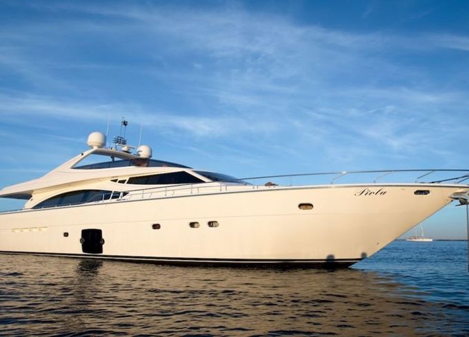 Ferretti 83 Piola
