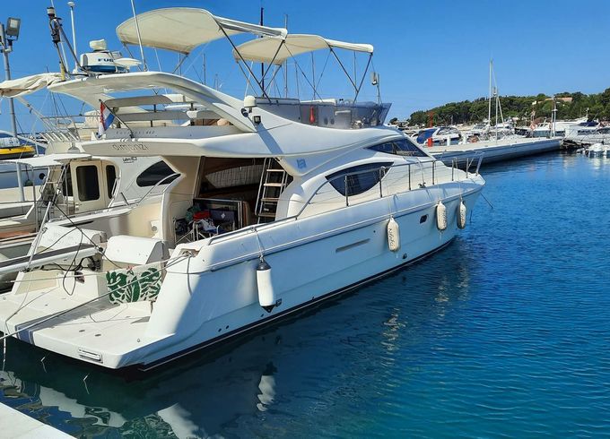 Ferretti 460 Dimanzi