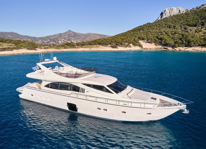 Ferretti 75 Golden Yacht