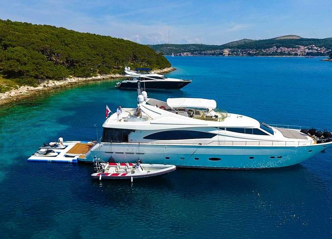 Ferretti 880 Miss Katariina