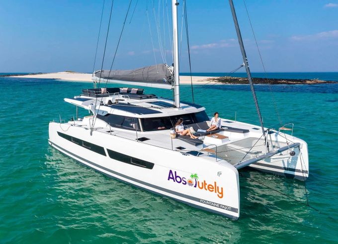 Fountaine Pajot Aura 51 Absolutely