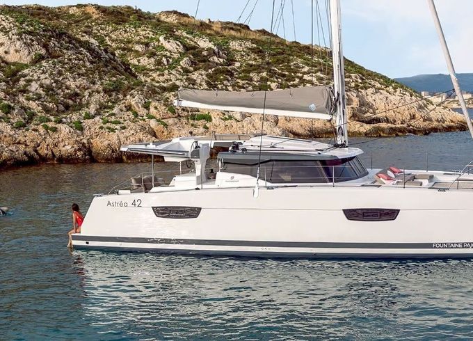 Fountaine Pajot Astrea 42 Plouf