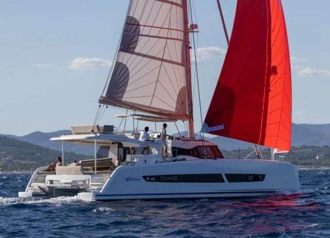 Fountaine Pajot New 44 CinSeLuna