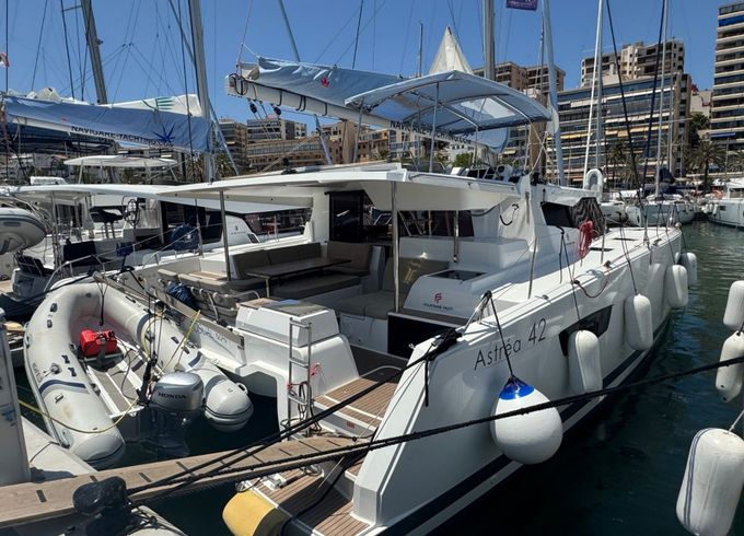 Fountaine Pajot Astrea 42 Rosual Mar