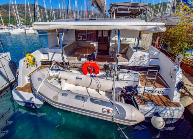 Fountaine Pajot Lucia 40 Amber