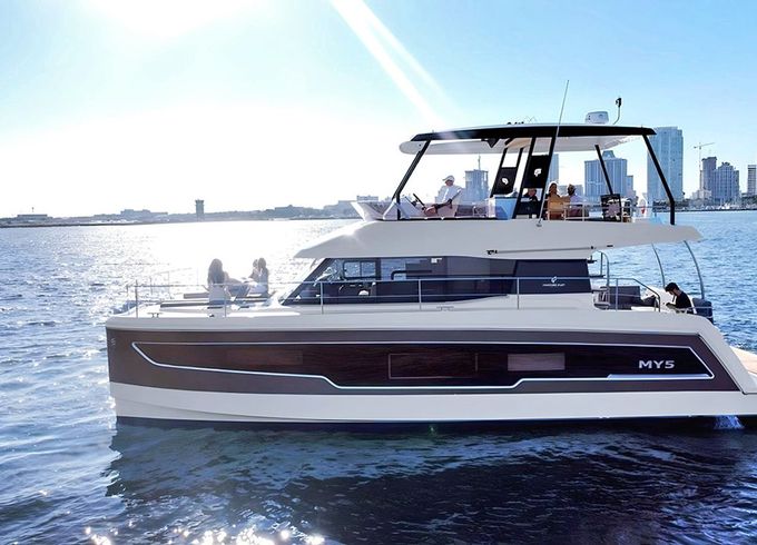Fountaine Pajot MY 5 Red Lyon