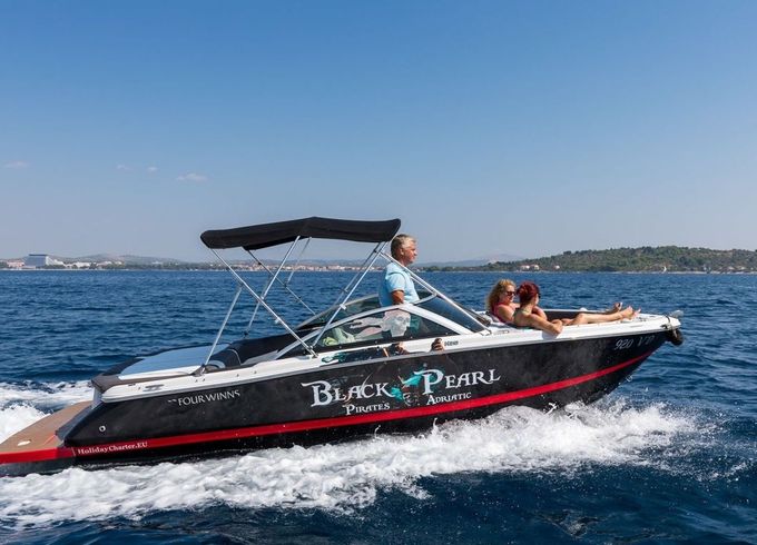 Four Winns 210 Horizon Black Pearl