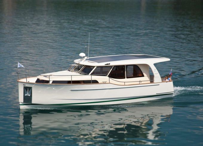 Greenline 33 Dalen Electric yacht