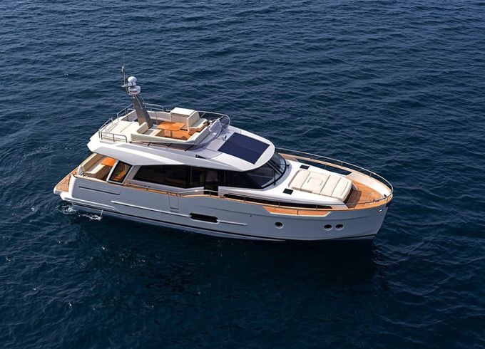 Greenline 48 Hybrid Green Breeze