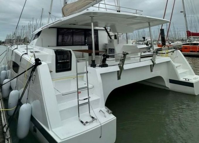Fountaine Pajot Tanna 47 Blue Angel