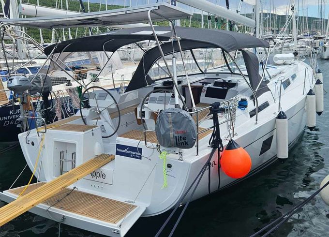 Hanse 458 Apple
