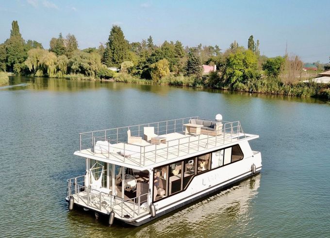 Houseboat Luxboot Lillit 2