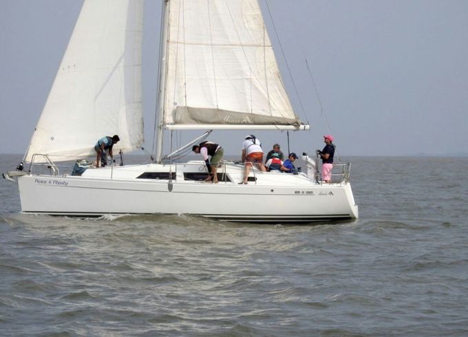 Hanse 325 Peace and Plenty
