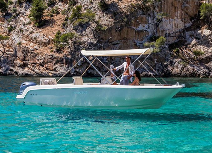 Invictus 190 FX Invictus 2
