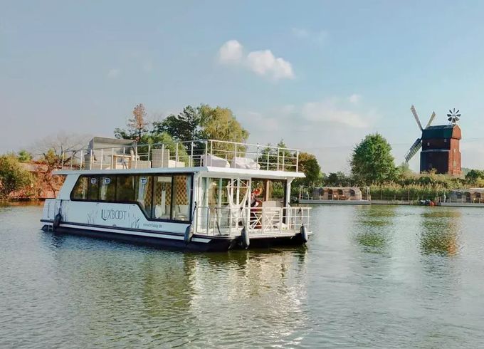 Houseboat Luxboot Three