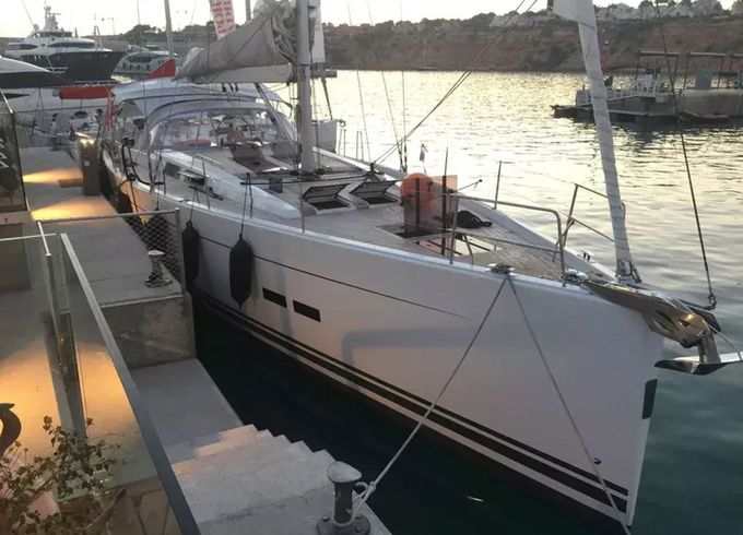 Hanse 575 Social Distance