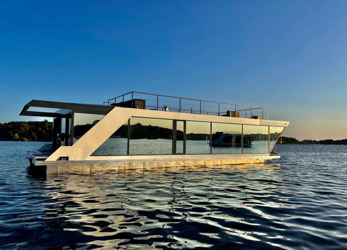 HouseBoatYacht 70 Merle