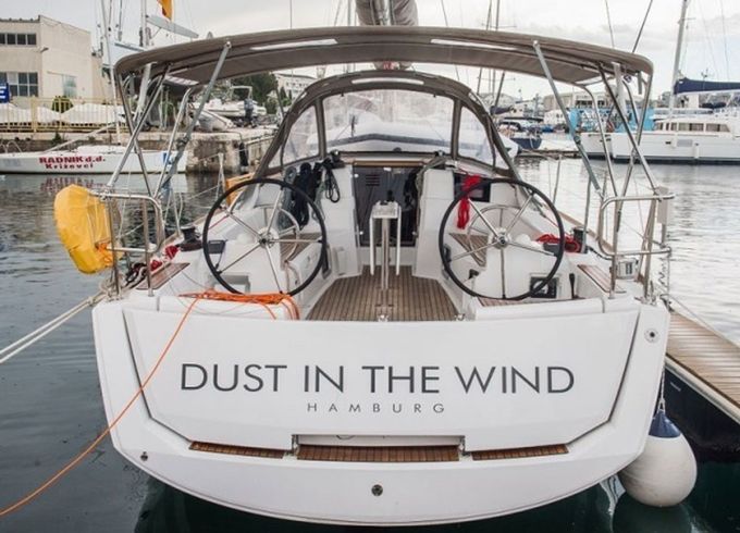 Jeanneau Sun Odyssey 389 Dust in the Wind