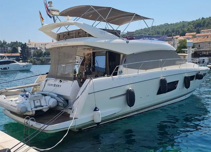 Jeanneau Prestige 550 Very Berry
