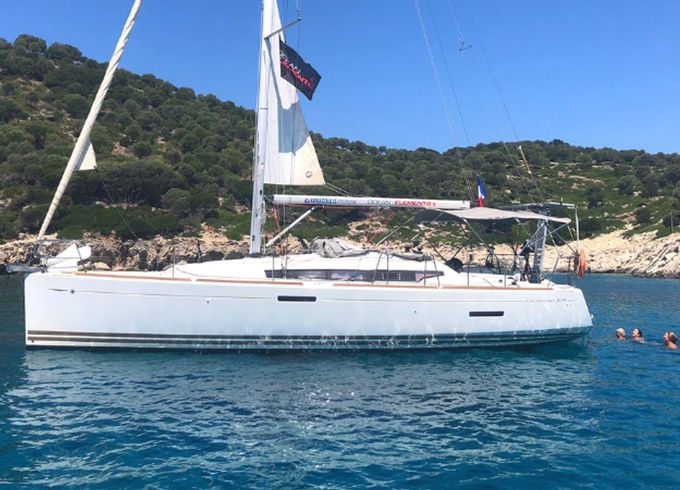 Jeanneau Sun Odyssey 379 Oyster Shell